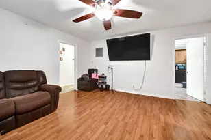330 Robin St, Deer Park, TX 77536 - Photo 2