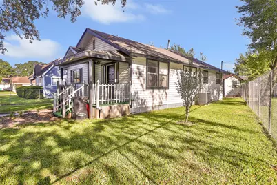 105 Graham Street, Baytown, TX 77520 - Photo 4