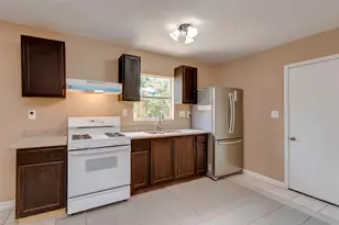 3918 Cedar Hill Ln, Houston, TX 77093 - Photo 12