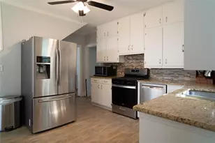 801 Ave F, El Campo, TX 77437 - Photo 6