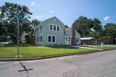 801 Avenue F, El Campo, TX 77437 - Photo 2