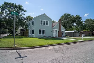 801 Ave F, El Campo, TX 77437 - Photo 2