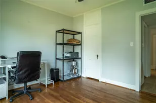 801 Ave F, El Campo, TX 77437 - Photo 14