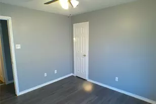 10133 Teneha Dr, Houston, TX 77033 - Photo 6