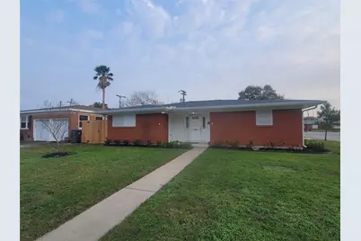 107 Avalon Way, Galveston, TX 77550 - Photo 2