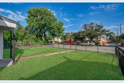 7530 Park Place Boulevard, Houston, TX 77087 - Photo 4