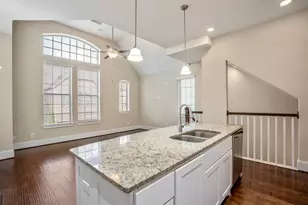 11005 Acorn Falls Dr, Houston, TX 77043 - Photo 10