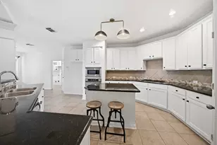 51 N Scribewood Cir, The Woodlands, TX 77382 - Photo 14