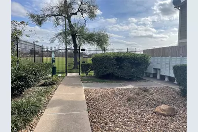 718 Redwing Park Drive, Houston, TX 77009 - Photo 2