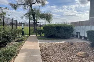 718 Redwing Park Dr, Houston, TX 77009 - Photo 2