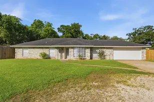 115 Avenue F, Brazoria, TX 77422 - Photo 1