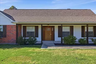 5433 Hidden Meadows Dr, Orange, TX 77632 - Photo 2
