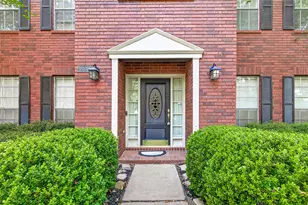 1422 N Yegua River Cir, Sugar Land, TX 77478 - Photo 2