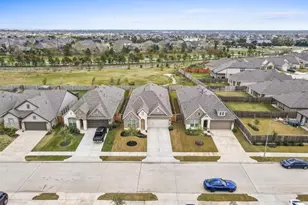 2427 Rosemary Sage Dr, Fulshear, TX 77423 - Photo 10