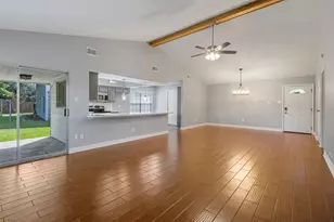 210 Pecan Valley Ct, Friendswood, TX 77546 - Photo 4