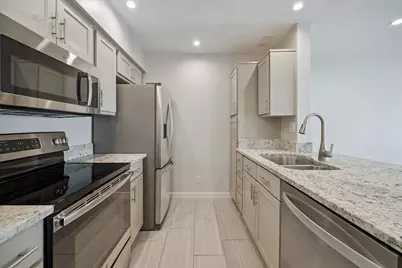 4629 Wild Indigo Street #589, Houston, TX 77027 - Photo 4