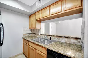 11002 Hammerly Blvd, Houston, TX 77043 - Photo 20