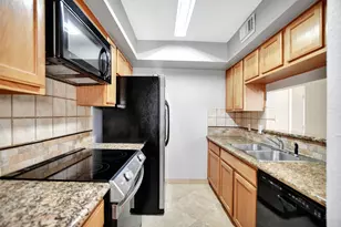 11002 Hammerly Blvd, Houston, TX 77043 - Photo 18