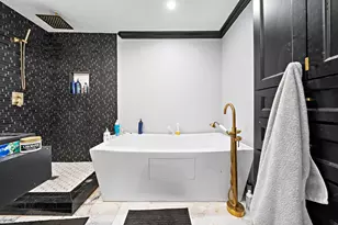 609 Sealy St, Galveston, TX 77550 - Photo 10