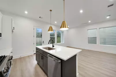 7620 Inwood Hills Lane, Houston, TX 77088 - Photo 10