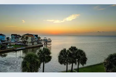 22621 Bay Point Drive, Galveston, TX 77554 - Photo 2