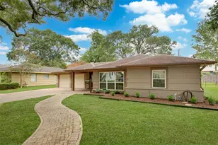 5604 Whitehaven St, Bellaire, TX 77401 - Photo 2