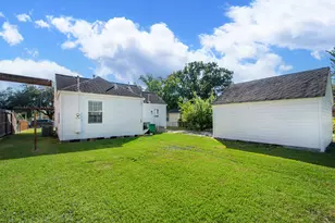 7447 Magnolia St, Houston, TX 77023 - Photo 38