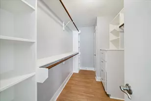 8642 Meadowcroft Dr, Houston, TX 77063 - Photo 14