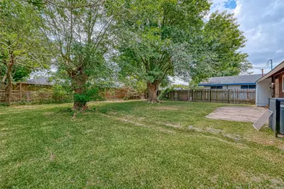 5834 Hirondel Street, Houston, TX 77033 - Photo 4