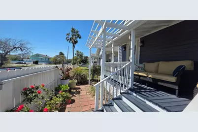 3322 Ave R 1/2 Avenue, Galveston, TX 77550 - Photo 2