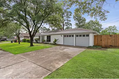4205 Queenswood Street, Baytown, TX 77521 - Photo 2