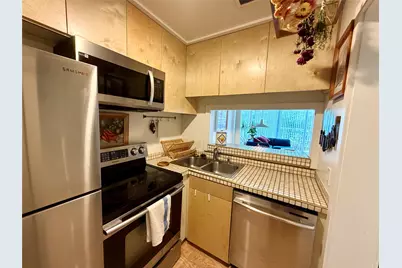 3600 Montrose Boulevard #207, Houston, TX 77006 - Photo 10