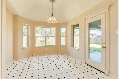 117 Jamestown Avenue, Clute, TX 77531 - Photo 4