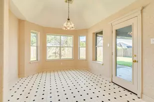 117 Jamestown Ave, Clute, TX 77531 - Photo 4