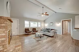 5806 Chrystell Ln, Houston, TX 77092 - Photo 4
