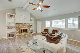 5806 Chrystell Ln, Houston, TX 77092 - Photo 2