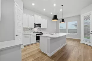 719 Sandy Bay Ln, Kemah, TX 77565 - Photo 1