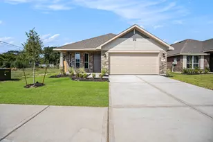 428 Bryan Wy, Angleton, TX 77515 - Photo 1