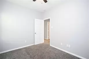 5105 Southwind St, Houston, TX 77033 - Photo 14