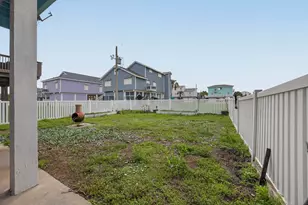 13649 Pirates Beach Blvd, Galveston, TX 77554 - Photo 32