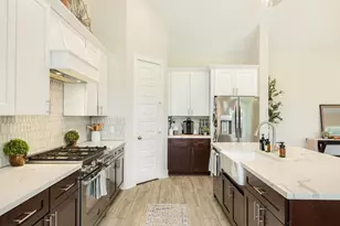 902 Redbird Ct, Angleton, TX 77515 - Photo 12