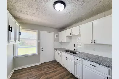 5815 Southseas Street, Houston, TX 77033 - Photo 16