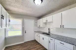 5815 Southseas St, Houston, TX 77033 - Photo 16