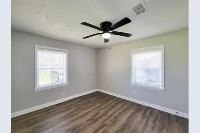 5815 Southseas Street, Houston, TX 77033 - Photo 26