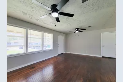 5815 Southseas Street, Houston, TX 77033 - Photo 8