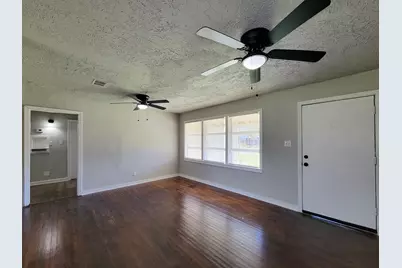 5815 Southseas Street, Houston, TX 77033 - Photo 6