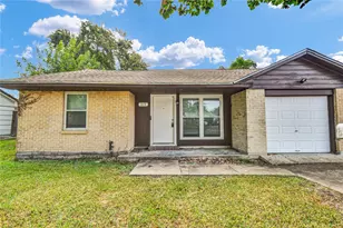 113 S Yaupon St, Lake Jackson, TX 77566 - Photo 1