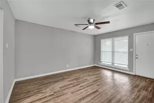 113 S Yaupon St, Lake Jackson, TX 77566 - Photo 6