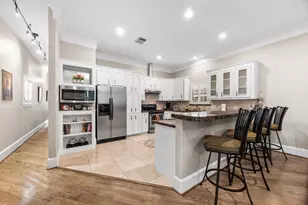 817 W 26th St, Houston, TX 77008 - Photo 6