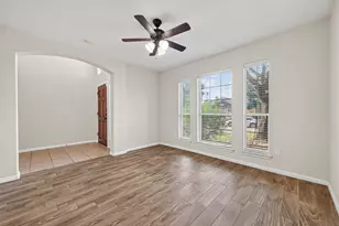 9127 N Ferndale Pl Dr, Houston, TX 77064 - Photo 2